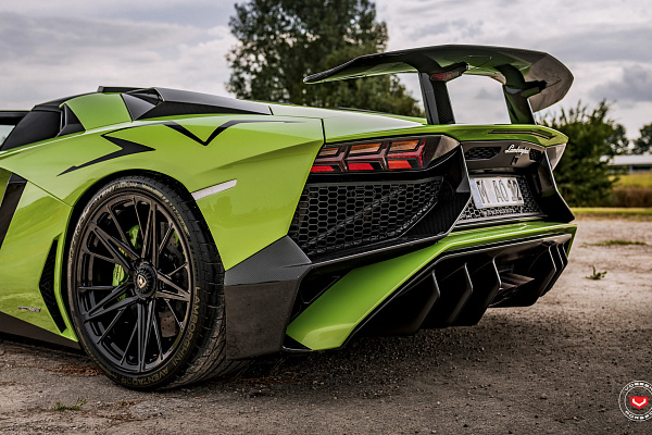Фото дисков Vossen M-X6 Черный глянец на Lamborghini Aventador