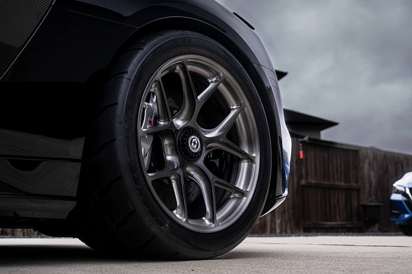 Фото дисков HRE R101 Lightweight Глянцевый темный лак на Audi R8 (4S)