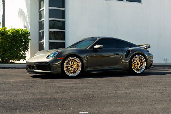 Фото дисков HRE 540C Глянцевое золото на Porsche 911 VIII