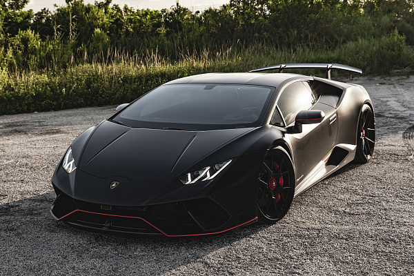 Фото дисков Strasse Wheels SM5R Deep Concave Monoblock Черный матовый на Lamborghini Huracan