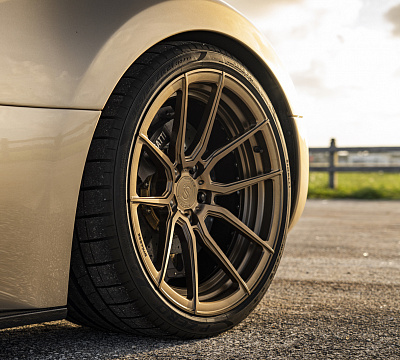 Фото дисков Strasse Wheels SV5 Deep Concave Duoblock на Bugatti Veyron