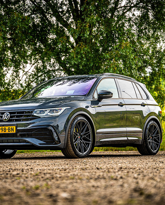 Фото дисков EVO-2 Черный сатин на Volkswagen Tiguan II