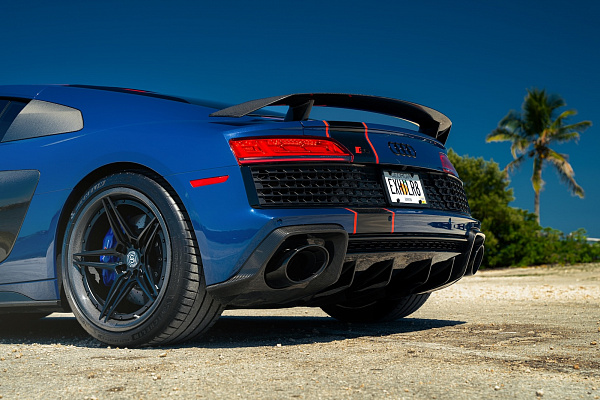 Фото дисков Strasse Wheels SV2 Deep Concave FS Черный сатин на Audi R8 (4S)