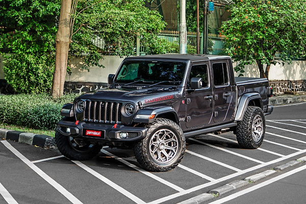 Фото дисков 4PLAY 4P80R Глянцевый графит на Jeep Gladiator II (JT)
