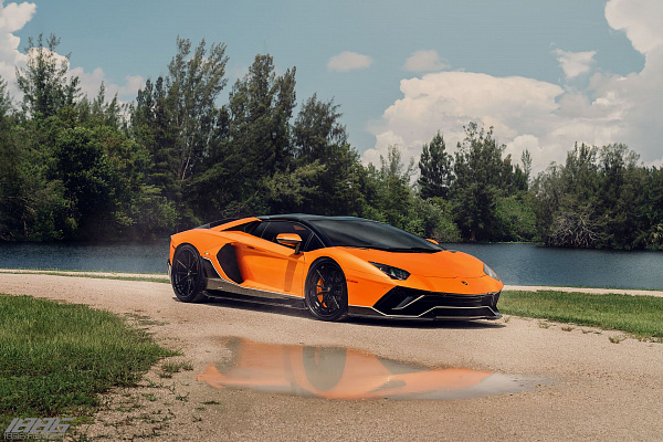 Фото дисков 1886 Wheels G010 Черный сатин на Lamborghini Aventador