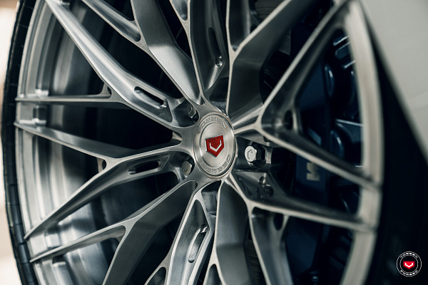 Фото дисков Vossen S21-02 Глянцевый лак на BMW 8/M8