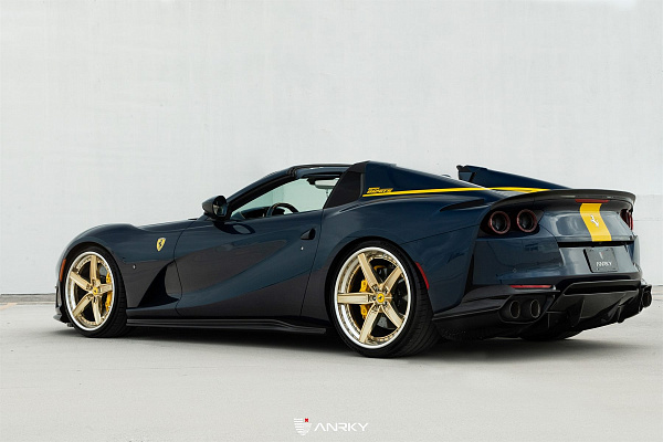 Фото дисков Anrky AN35 Глянцевое золото на Ferrari 812