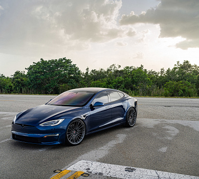 Фото дисков Vossen S17-04 на Tesla Model S