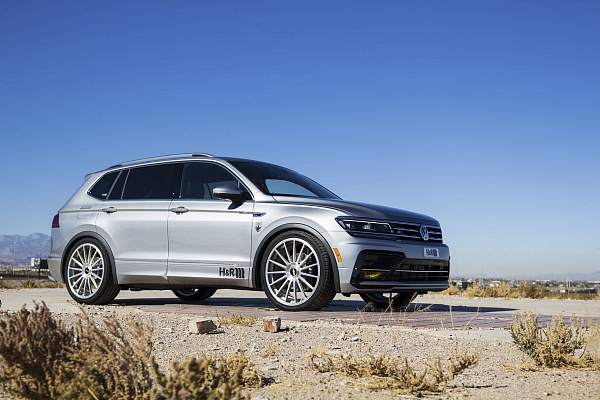 Фото дисков Rotiform DUS Глянцевый лак на Volkswagen Touareg II