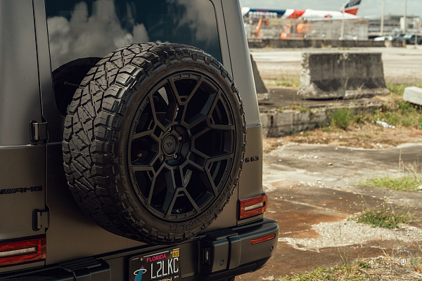 Фото дисков Vossen UV-4 Черный сатин на Mercedes-Benz G-Class III