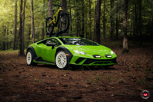 Фото дисков Vossen LC3-02 Белый глянец на Lamborghini Huracan