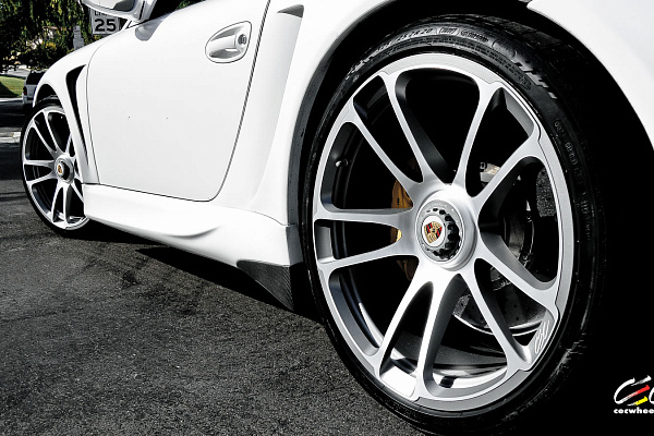 Фото дисков CEC C882 Сатиновый лак на Porsche 911 VI