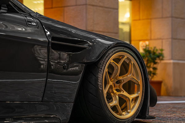 Фото дисков Radi8 Raijin Глянцевая шампань на Aston Martin Vantage 3