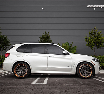 Фото дисков HRE S104 на BMW X5/X5 M (F15/F85)