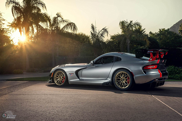 Фото дисков HRE RC100 Глянцевое золото на Dodge Viper
