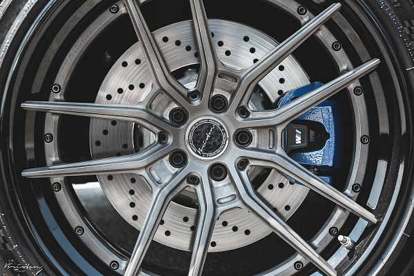 Фото дисков Brixton Forged VL1 Сатиновый темный лак на BMW 5/M5 (G30/F90)