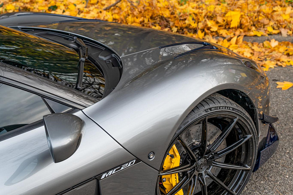 Фото дисков AL13 R10 Черный глянец на Maserati MC20