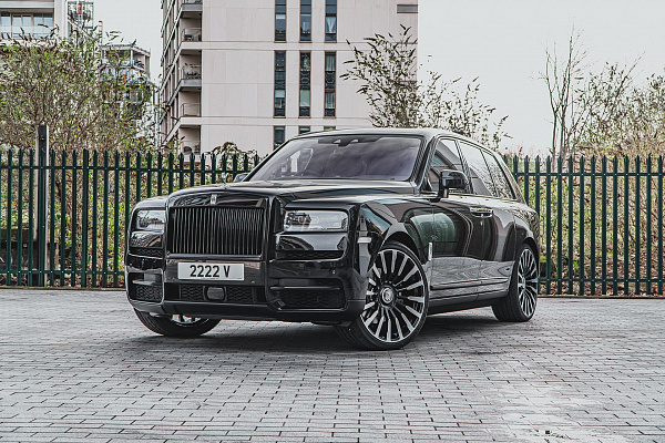 Фото дисков Kahn Type 61  на Rolls-Royce Cullinan