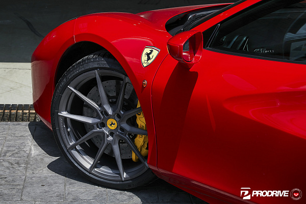 Фото дисков Vossen EVO-2 Глянцевый темный лак на Ferrari 488