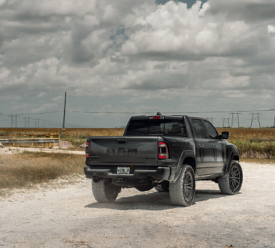 Фото дисков Vossen HF6-1 на Ram 1500 V