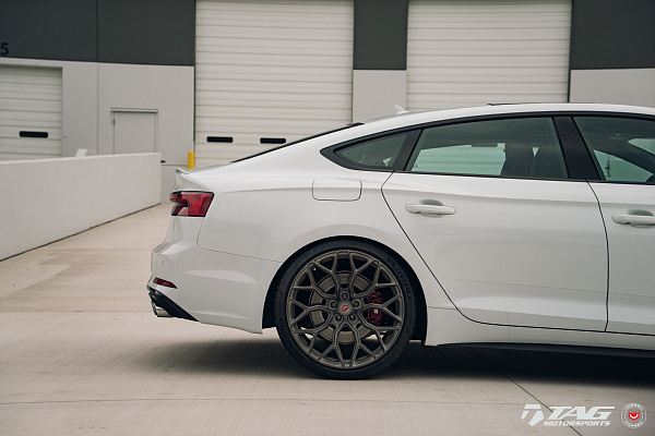 Фото дисков Vossen S17-01 Глянцевый темный лак на Audi A/S/RS 5 (F5)