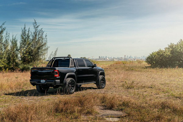 Фото дисков 4PLAY 4P83 Черный глянец на Ram 1500 V