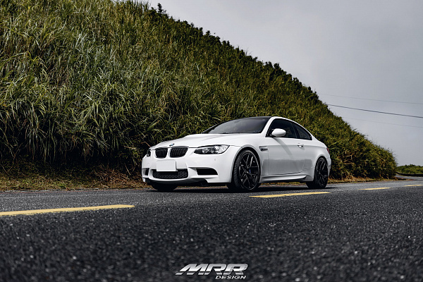 Фото дисков MRR NES SS-1.1 Черный глянец на BMW 3/M3 (E90)