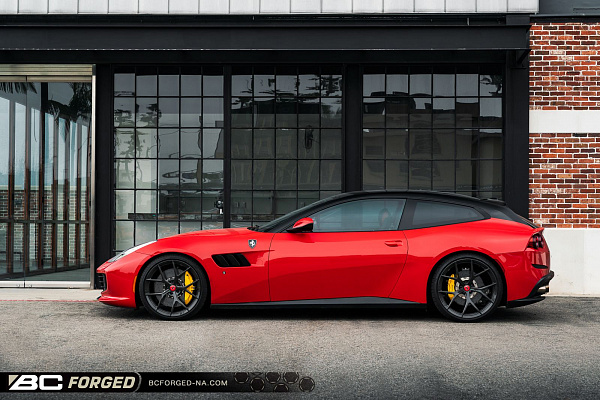 Фото дисков BC Forged KL01 Глянцевый темный лак на Ferrari GTC4Lusso