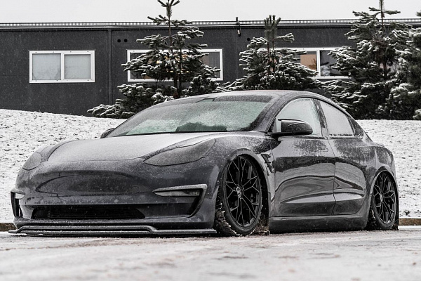 Фото дисков Bola FLF Черный глянец на Tesla Model 3