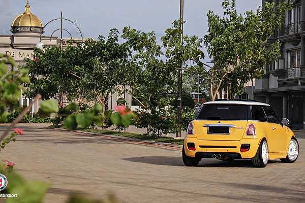 Фото дисков HRE 501 Белый глянец на MINI Cooper III