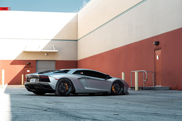 Фото дисков Anrky AN22 Черный сатин на Lamborghini Aventador