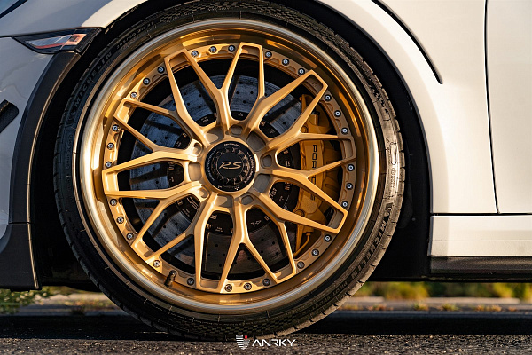 Фото дисков Anrky RS1 Сатиновое золото на Porsche 911 VII
