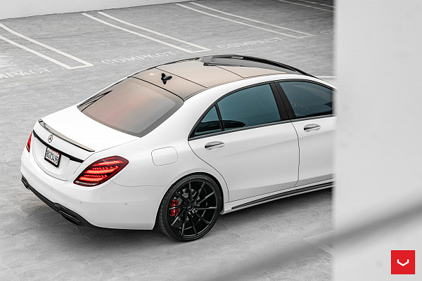 Фото дисков Vossen CVT Черный глянец на Mercedes-Benz S-Class (W222, C217)