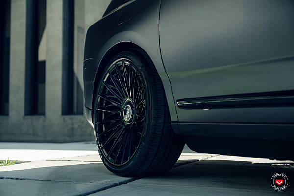 Фото дисков Vossen S17-15T Черный глянец на Rolls-Royce Cullinan