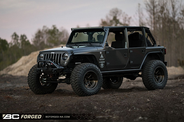 Фото дисков BC Forged LE10 // MLE10 Глянцевая темная бронза на Jeep Wrangler III (JK)