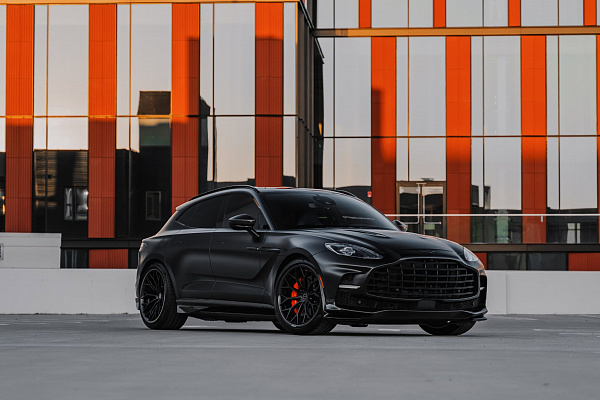 Фото дисков Brixton Forged CM6-R Черный сатин на Aston Martin DBX