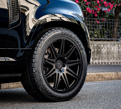 Фото дисков HRE 301M на Land Rover Defender II