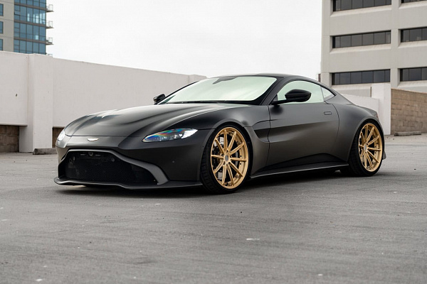 Фото дисков Brixton Forged R11-R Глянцевая шампань на Aston Martin Vantage 4