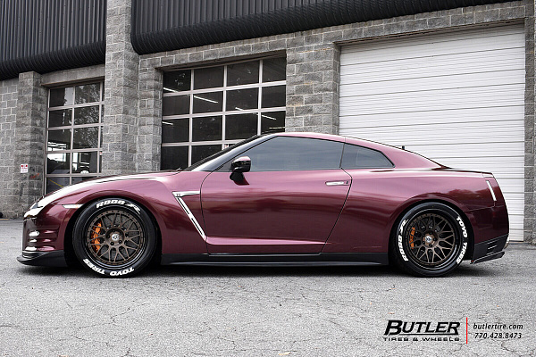 Фото дисков HRE 300 Сатиновая бронза на Nissan GT-R
