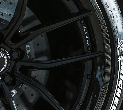 Фото дисков Brixton Forged PF3 на Mercedes-Benz AMG GT I