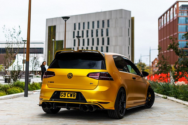 Фото дисков Bola FLE Черный глянец на Volkswagen Golf VII