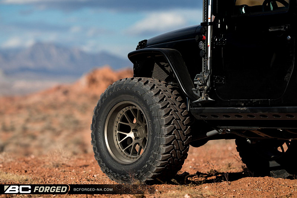 Фото дисков BC Forged LE72 // MLE72 Сатиновая бронза на Jeep Wrangler III (JK)