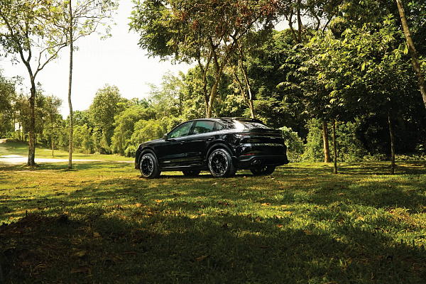 Фото дисков Brixton Forged PF13-RS Aerotech Черный глянец на Porsche Cayenne III