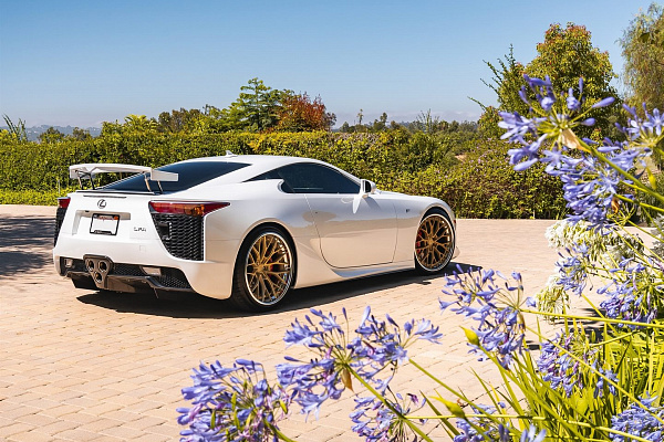Фото дисков Anrky AN30 Сатиновое золото на Lexus LFA