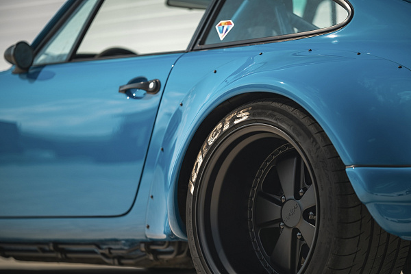 Фото дисков Rotiform FUC Черный матовый на Porsche 911 I