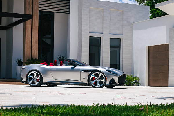 Фото дисков HRE 522M Полированный лак на Aston Martin DBS 3