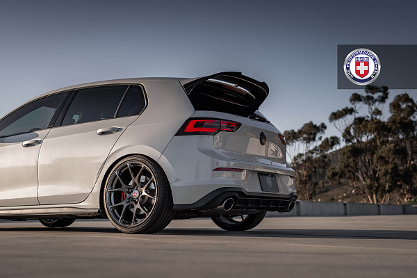 Фото дисков HRE 521M Глянцевый темный лак на Volkswagen Golf VIII