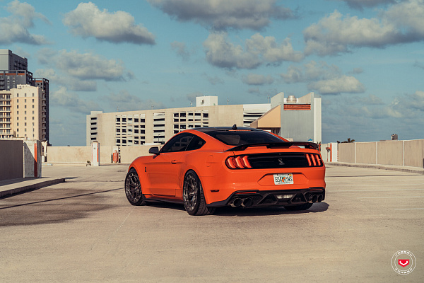 Фото дисков Vossen LC3-01 Глянцевый темный лак на Ford Mustang VI