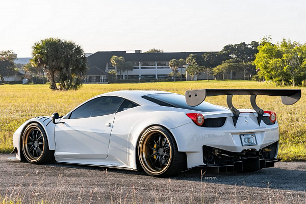 Фото дисков Strasse Wheels SV10-RS Performance Черный матовый на Ferrari 458