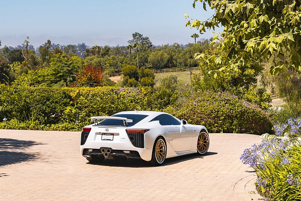 Фото дисков Anrky AN30 Сатиновое золото на Lexus LFA